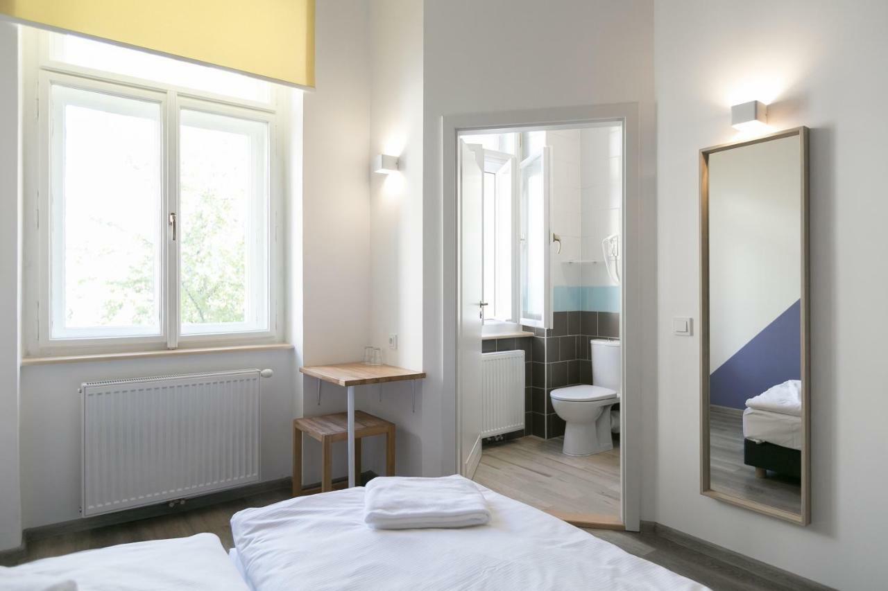 Privatzimmer (2 Betten) – eigenes Badezimmer